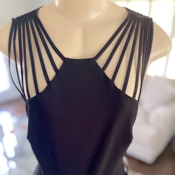 Little black dress with straps - Picture 2 of 5